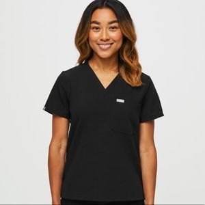 WOMEN XL FIGS BLACK ONE POCKET TOP